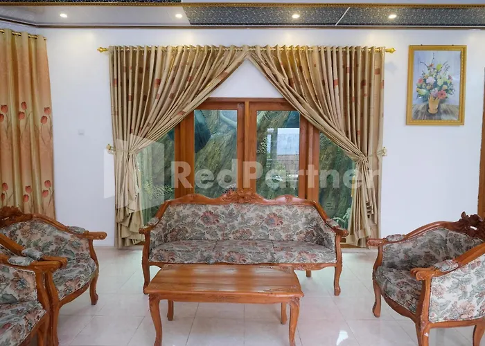 Wisma Giri Mulyo B Near Grojogan Sewu Mitra Reddoorz